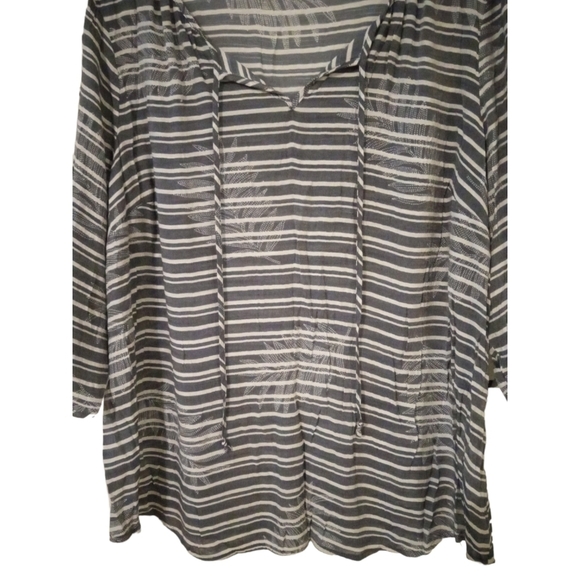 Fred David Semi Sheer Blue/White Leaf Design Open Sleeve Lightweight Top Plus 1X - Picture 6 of 8